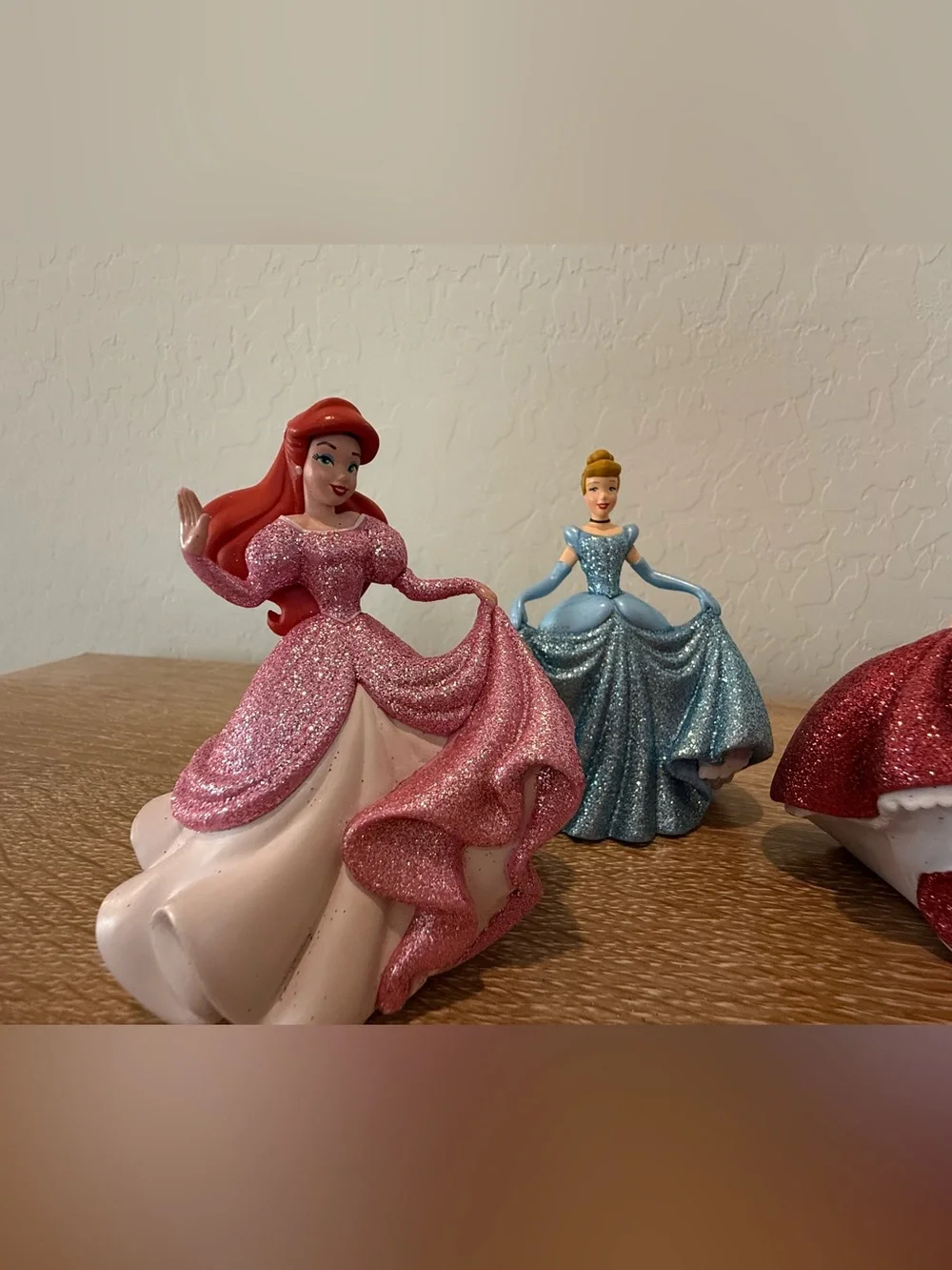 6 Disney princess figurines